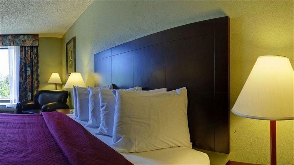 Holiday Inn Express Hotel And Suites Saint Robert By Ihg Εξωτερικό φωτογραφία