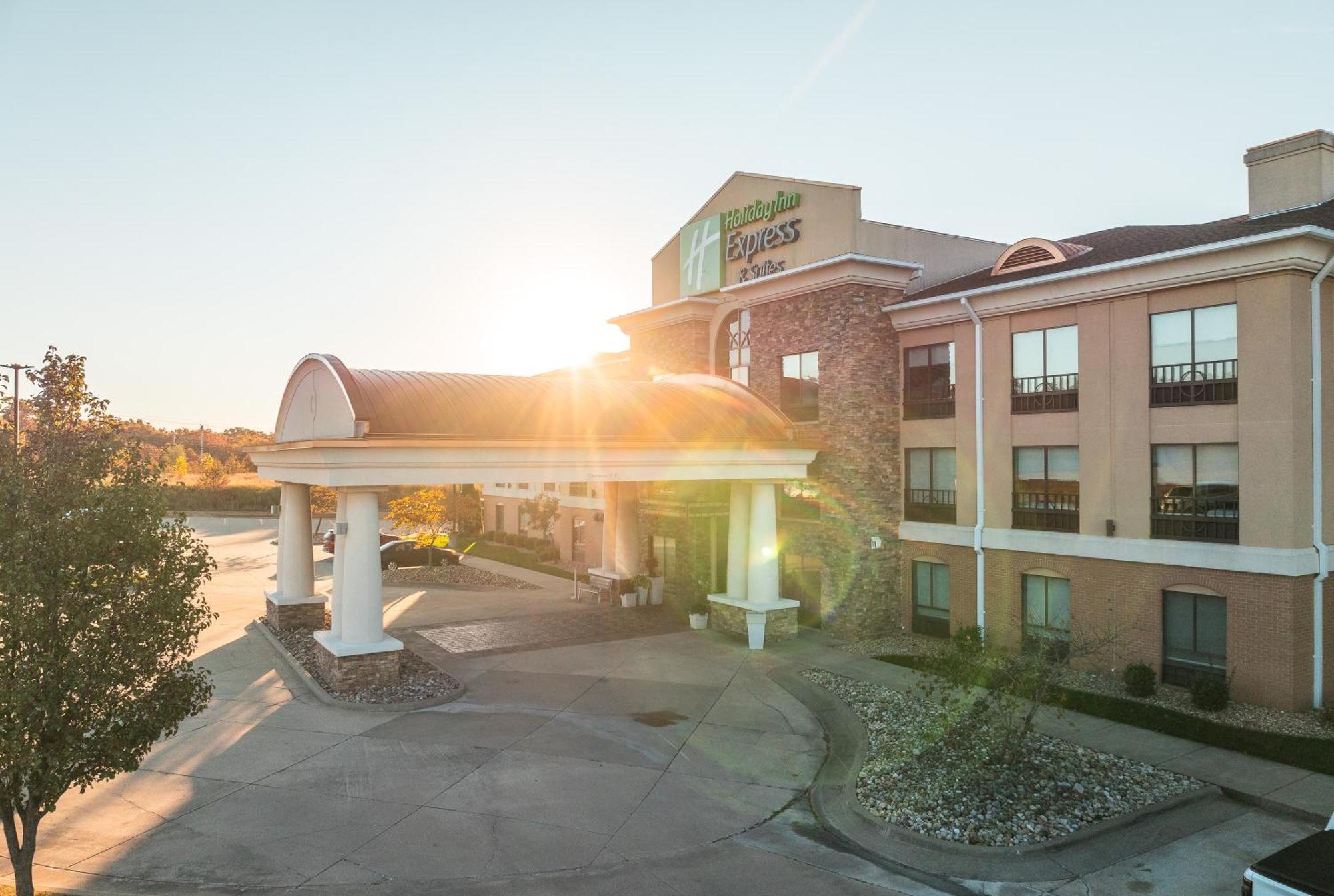 Holiday Inn Express Hotel And Suites Saint Robert By Ihg Εξωτερικό φωτογραφία