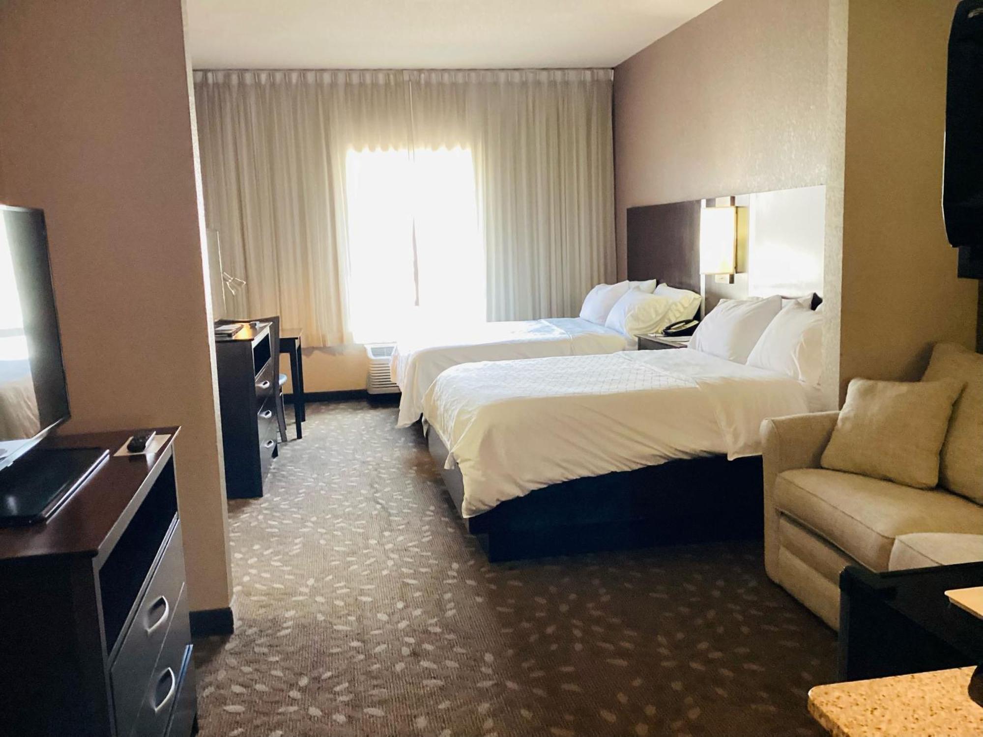 Holiday Inn Express Hotel And Suites Saint Robert By Ihg Εξωτερικό φωτογραφία
